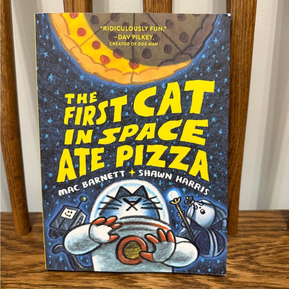 The First Cat in Space Ate Pizza Graphic Novel - Mac Barnett & Shawn Harris